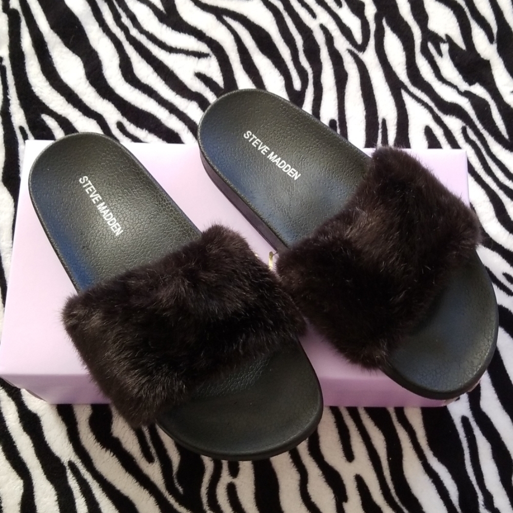 STEVE MADDEN FAUX FUR SLIDES